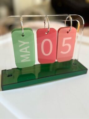 Acrylic Perpetual Desk Calendar Tags - Pink & Green